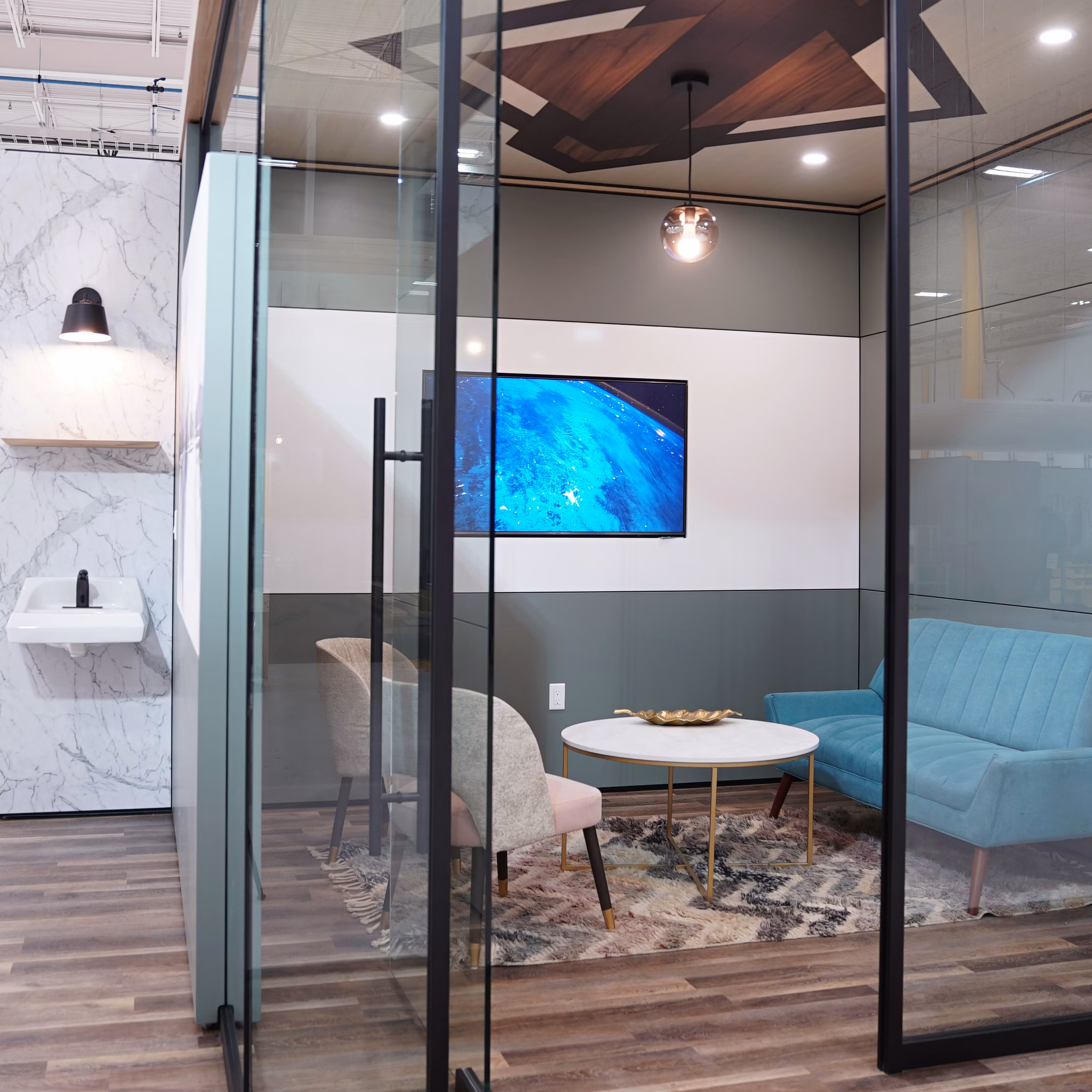 cleanable surface office setup